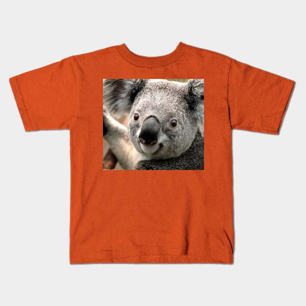 the bear Kids T-Shirt by nqkoi